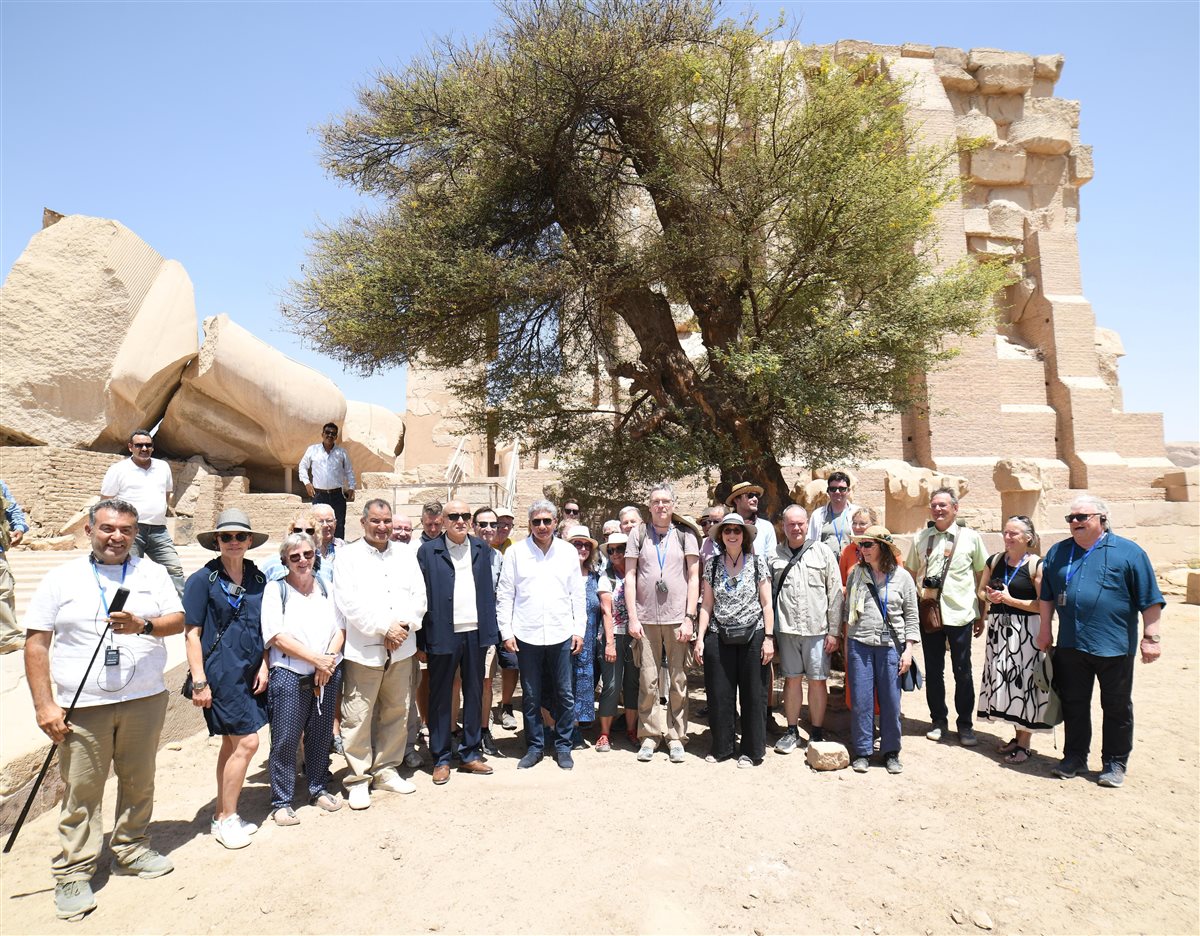 وزير السياحة يلتقي بسائحين ألمان وفرنسيين