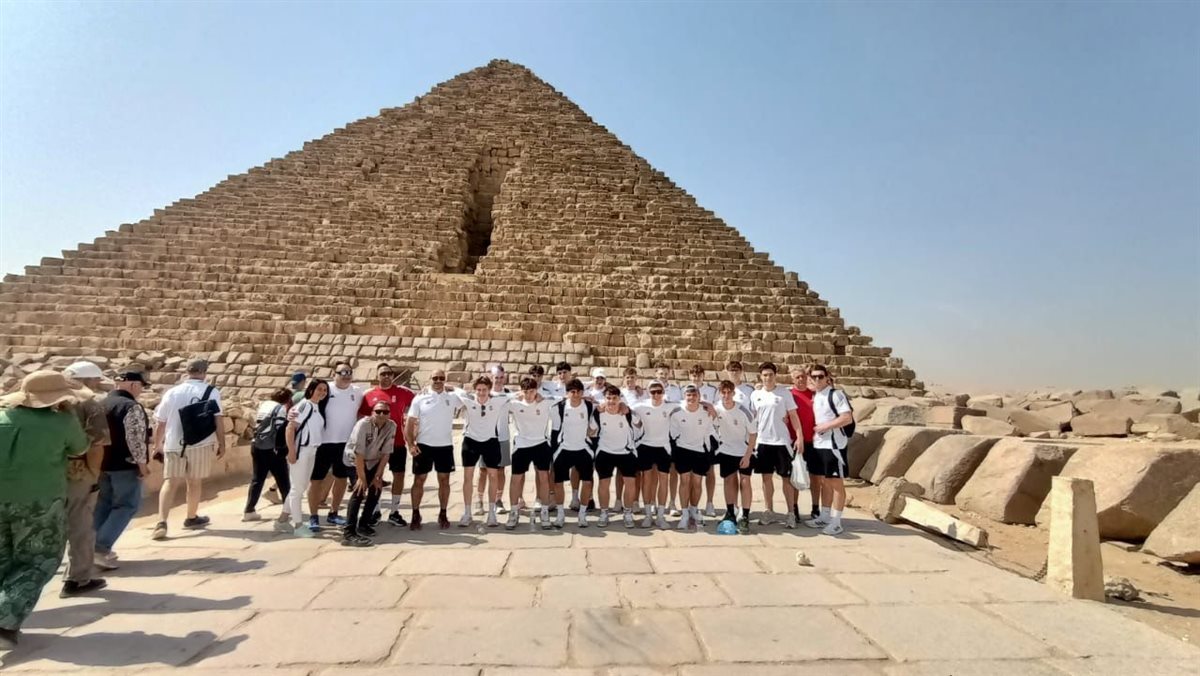 منتخب المجر للشباب لكرة اليد يزور الأهرامات