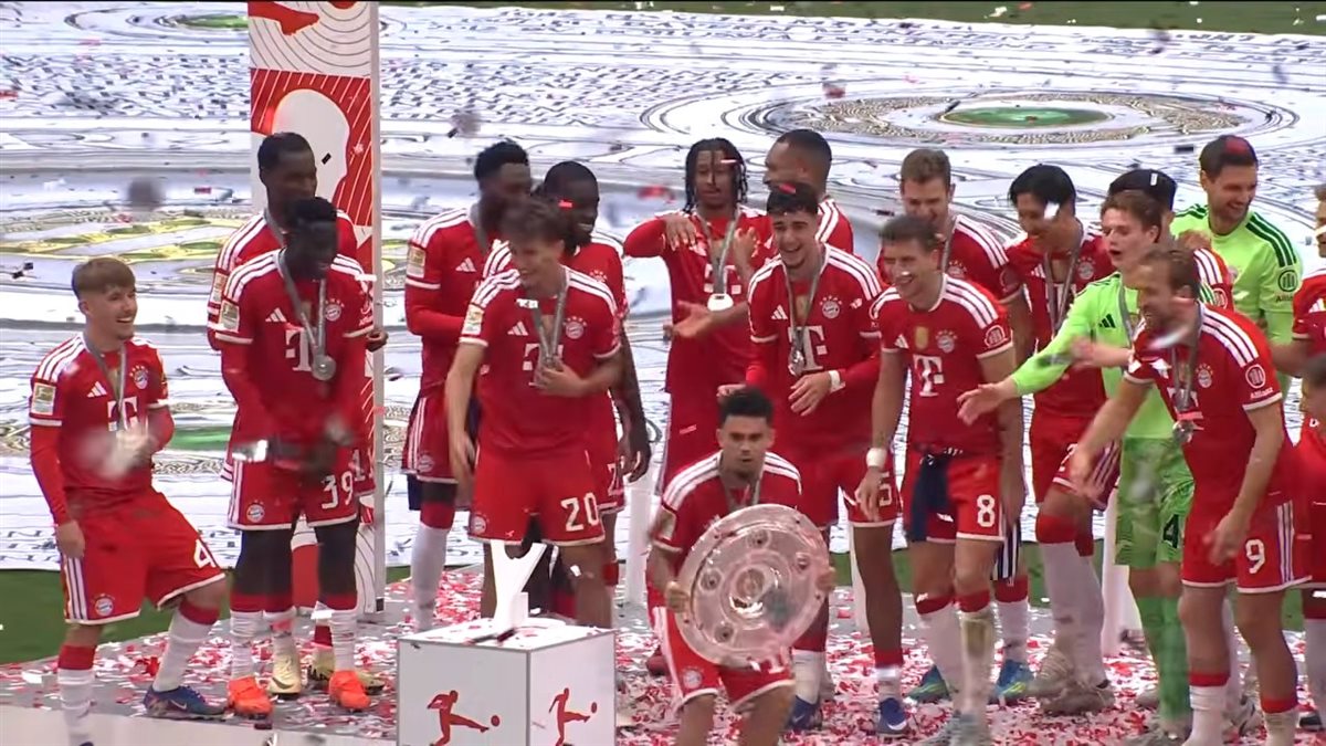 بايرن ميونخ بطلًا لـ الدوري الألماني 2025 - 2026