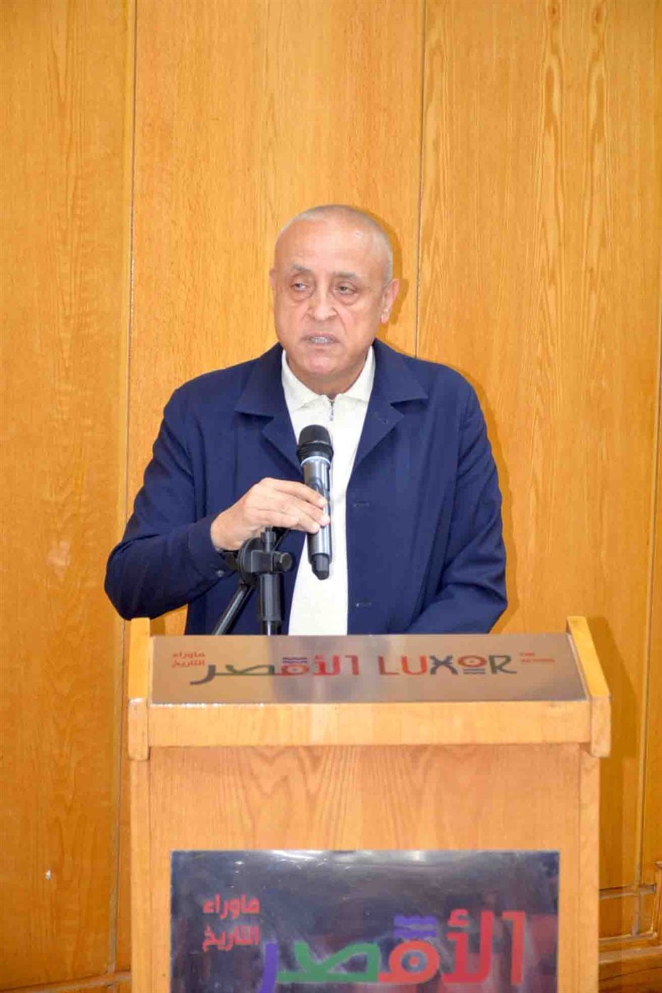 لقاء محافظ الأقصر ووزير العمل وتسليم عقود عمل للشباب&nbsp;