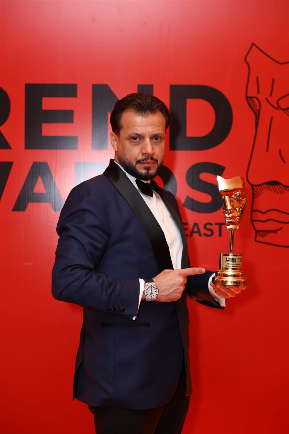 مصمم المجوهرات محمد القريو يواصل تألقه ويحصد جائزة 
