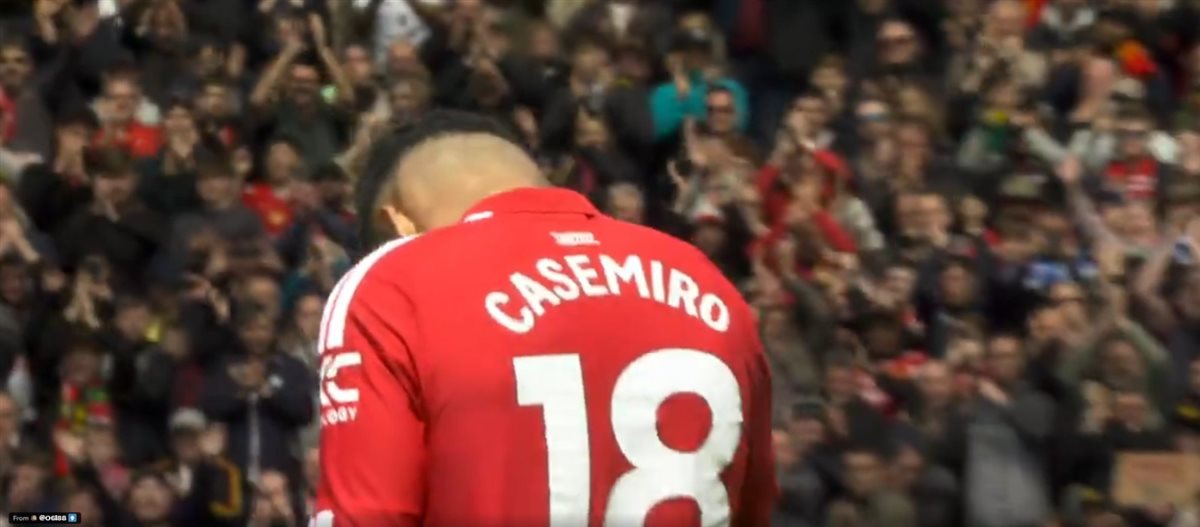 <strong>الأخيرة له في الأولد ترافورد.. جماهير مانشستر يونايتد تودع لاعب خط الوسط كاسيميرو قبل رحيله بنهاية الموسم&nbsp;</strong>