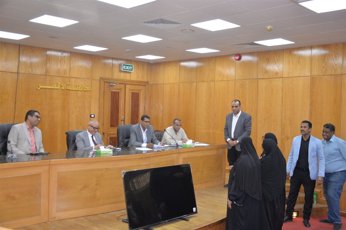 محافظ الأقصر يبحث مشكلات المواطنين باليوم المفتوح&nbsp;