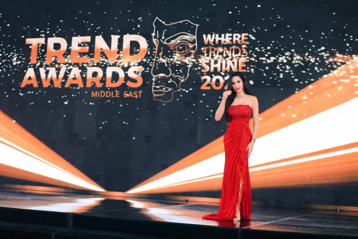 الإعلامية فيروز مكي تتألق في تقديم حفل Trend Awards