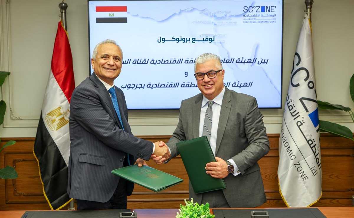 على هامش التوقيع