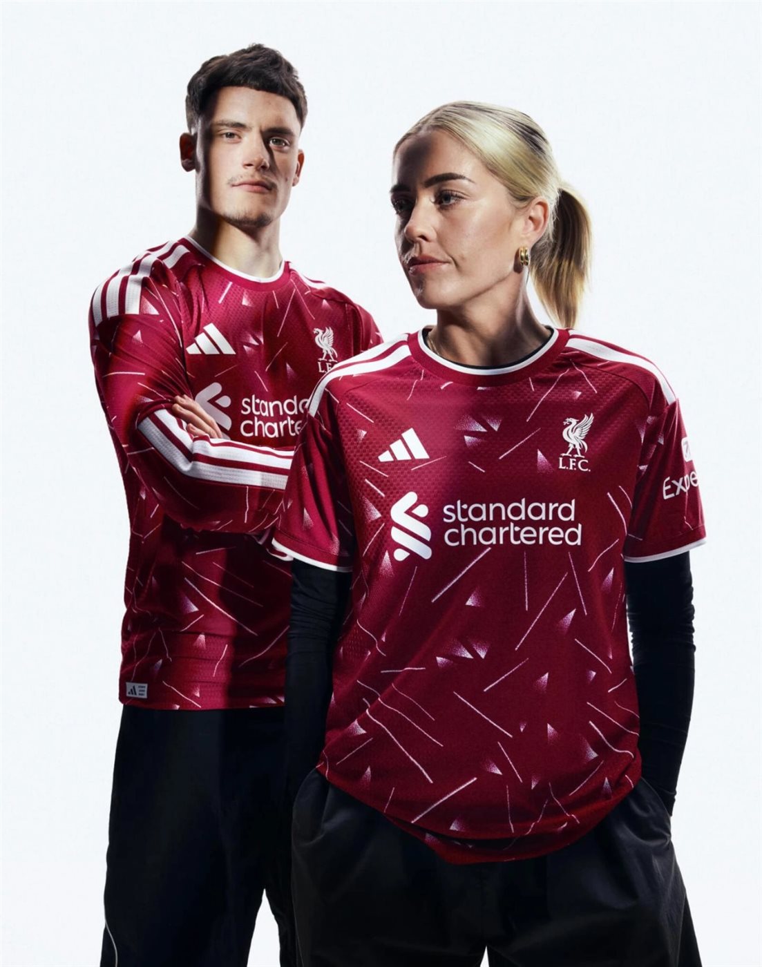 <strong>بدون تواجد محمد صلاح.. ليفربول يعلن عن قميصه للموسم الجديد&nbsp;</strong>
