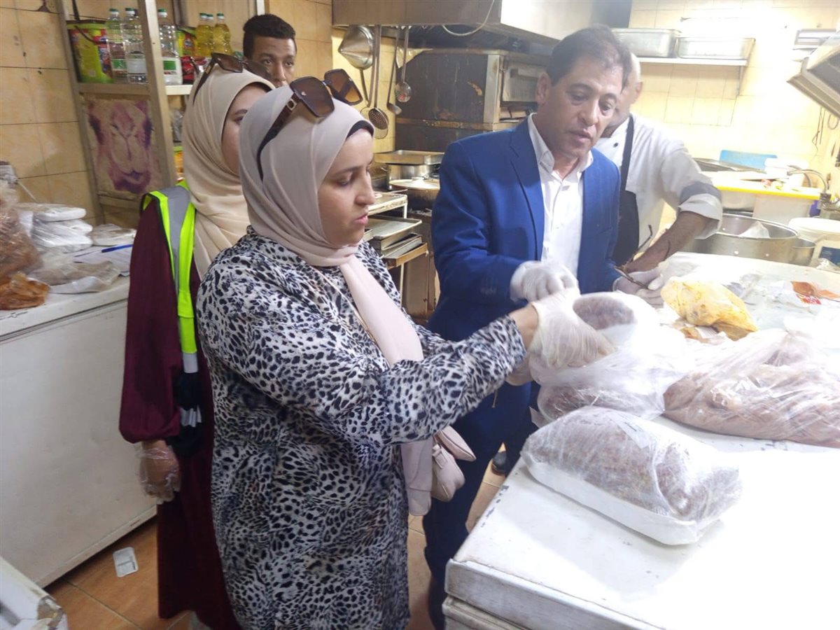 ضبط لحوم فاسدة بأحد مطاعم الأقصر