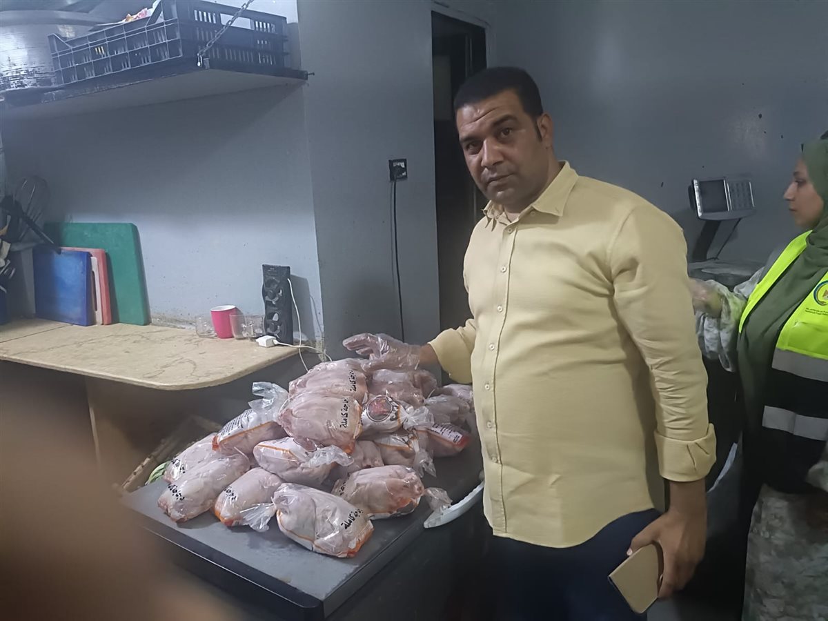 ضبط سلع منتهية الصلاحية في إسنا