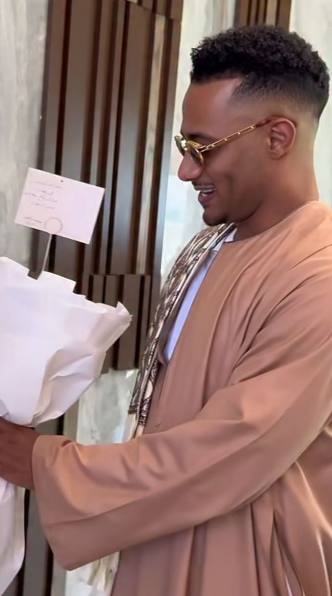 محمد رمضان يظهر بجلباب صعيدي قبل حضوره عرض فيلم أسد في العراق ويٌعلق: العيد الرسمي