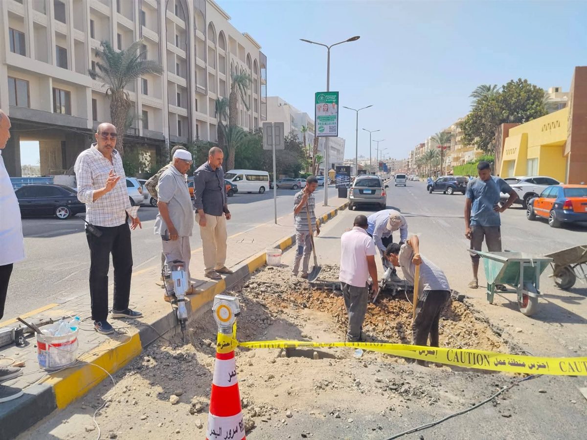 هبوط أرضي بطريق الكورنيش في الغردقة