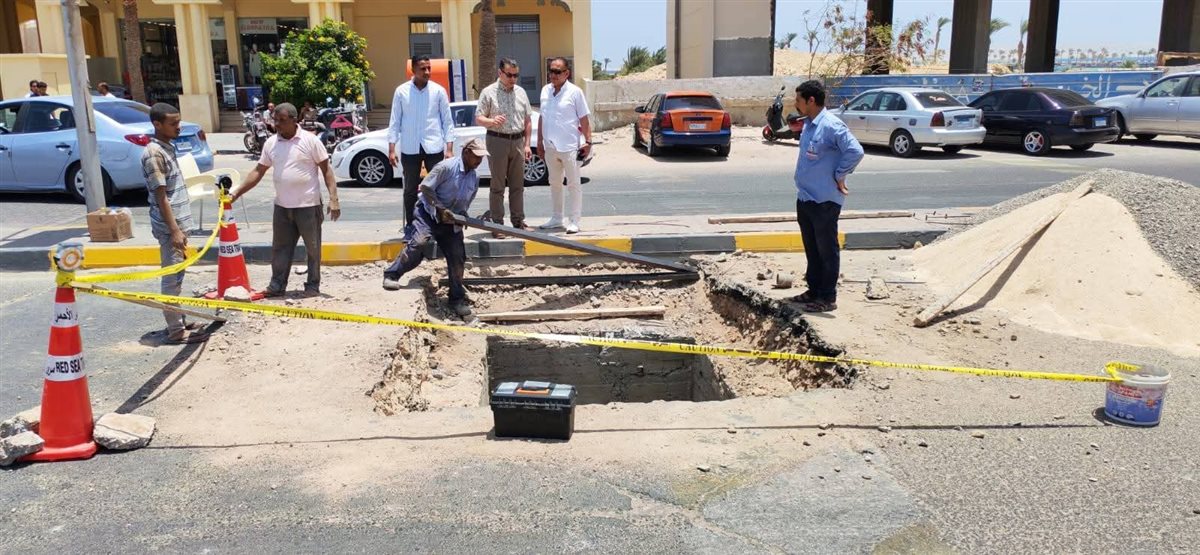هبوط أرضي بطريق الكورنيش في الغردقة