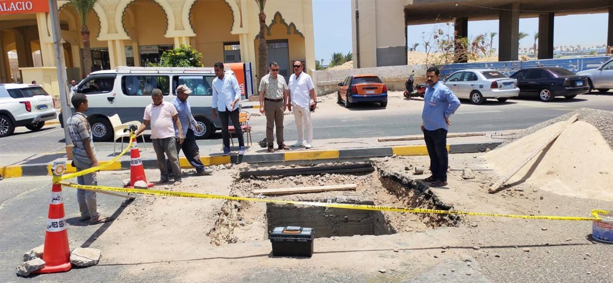 هبوط أرضي بطريق الكورنيش في الغردقة