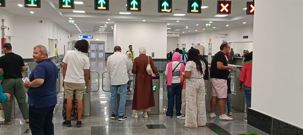 إقبال كبير من المواطنين على استقلال مونوريل شرق النيل