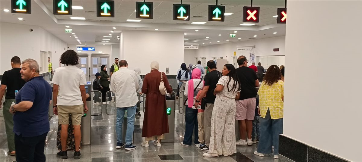 إقبال كبير من المواطنين على استقلال مونوريل شرق النيل