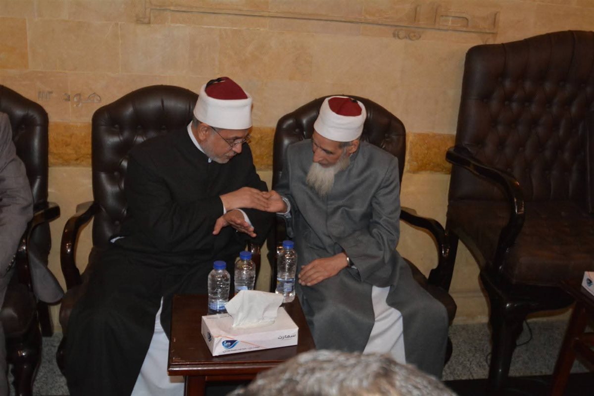 رئيس جامعة الأزهر يؤدي واجب العزاء في العالم الدكتور محمود خفاجى&nbsp;