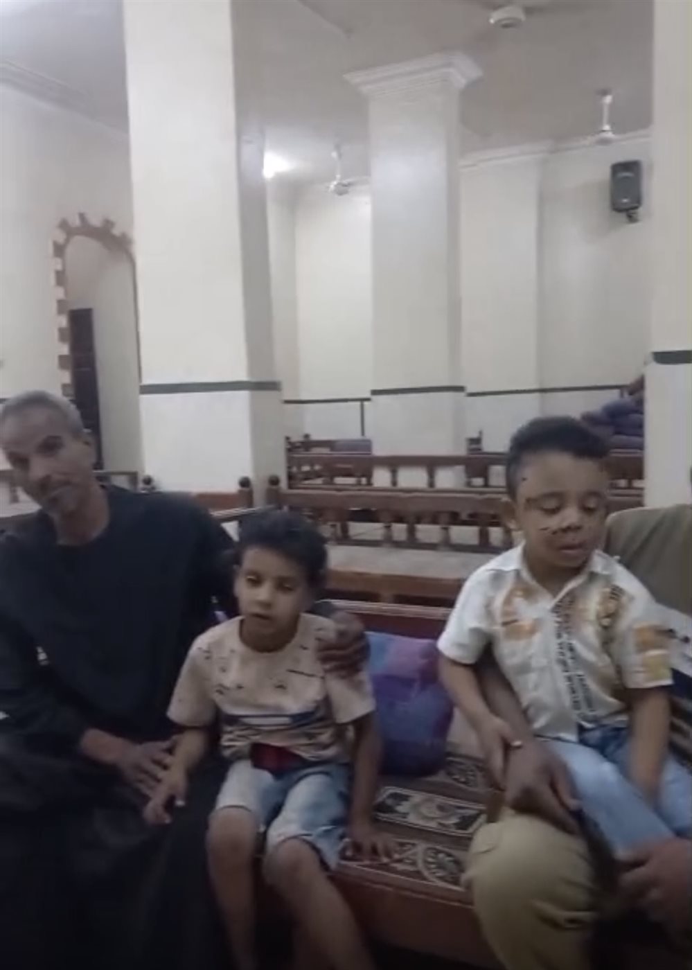 كلب ضال يعقر صغيرين بإسنا&nbsp;