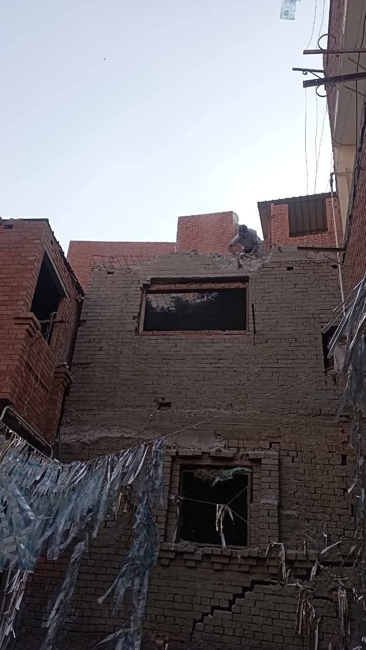 بدء أعمال إزالة عقار الشهداء بالمنوفية