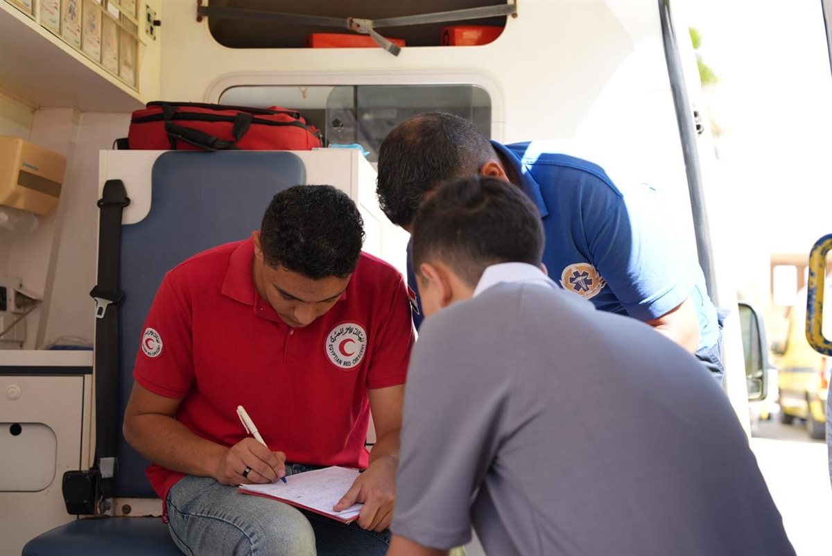 الهلال الأحمر المصري يستقبل دفعة جديدة من مصابي غزة&nbsp;