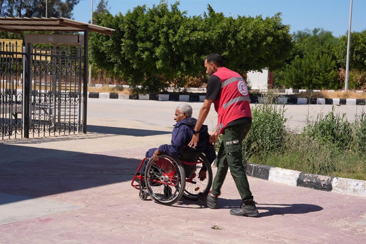 الهلال الأحمر المصري يستقبل دفعة جديدة من مصابي غزة&nbsp;