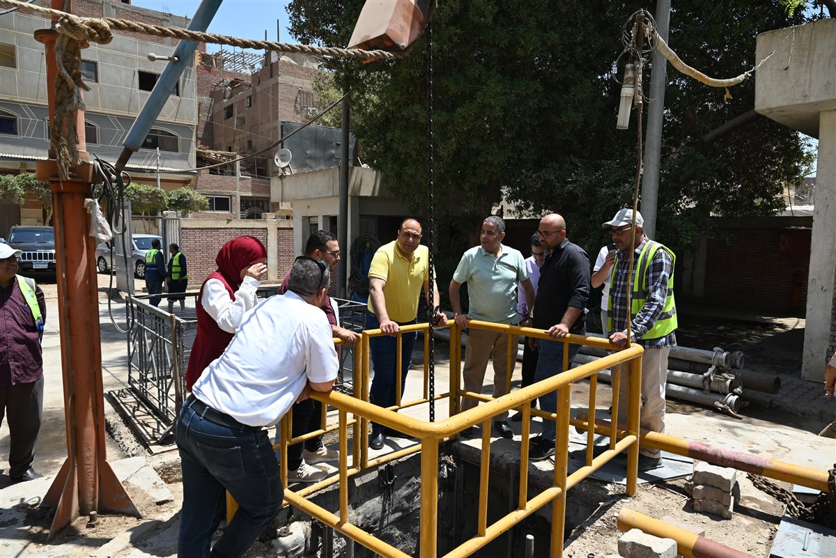 رئيس مياه الشرب بالجيزة يتفقد محطات وروافع الصرف الصحي بمركزي كرداسة ومنشأة القناطر