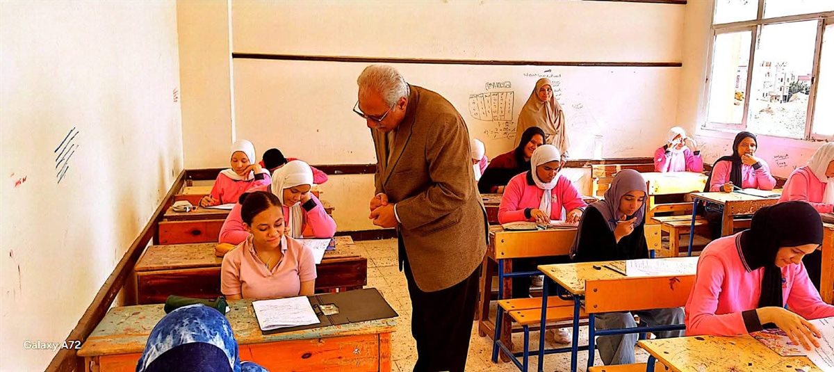 وكيل وزارة التربية والتعليم يتفقد امتحانات الشهادة الإعدادية