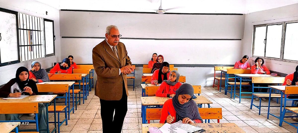 وكيل وزارة التربية والتعليم يتفقد امتحانات الشهادة الإعدادية