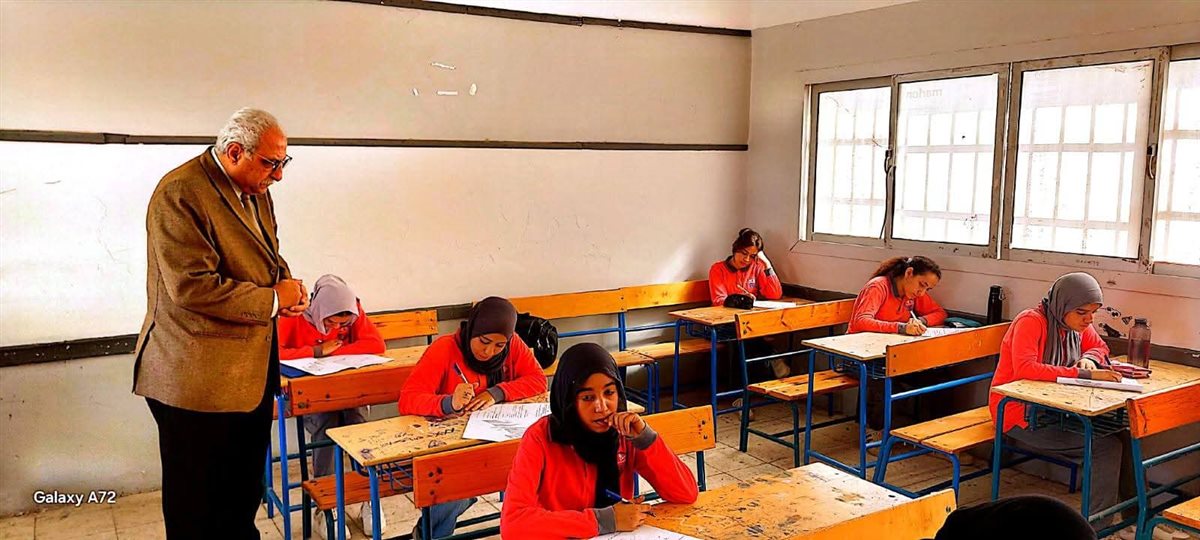 وكيل وزارة التربية والتعليم يتفقد امتحانات الشهادة الإعدادية