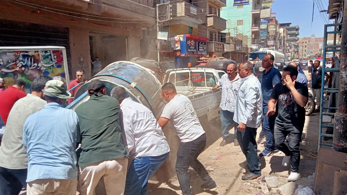 جانب من أعمال الإزالة
