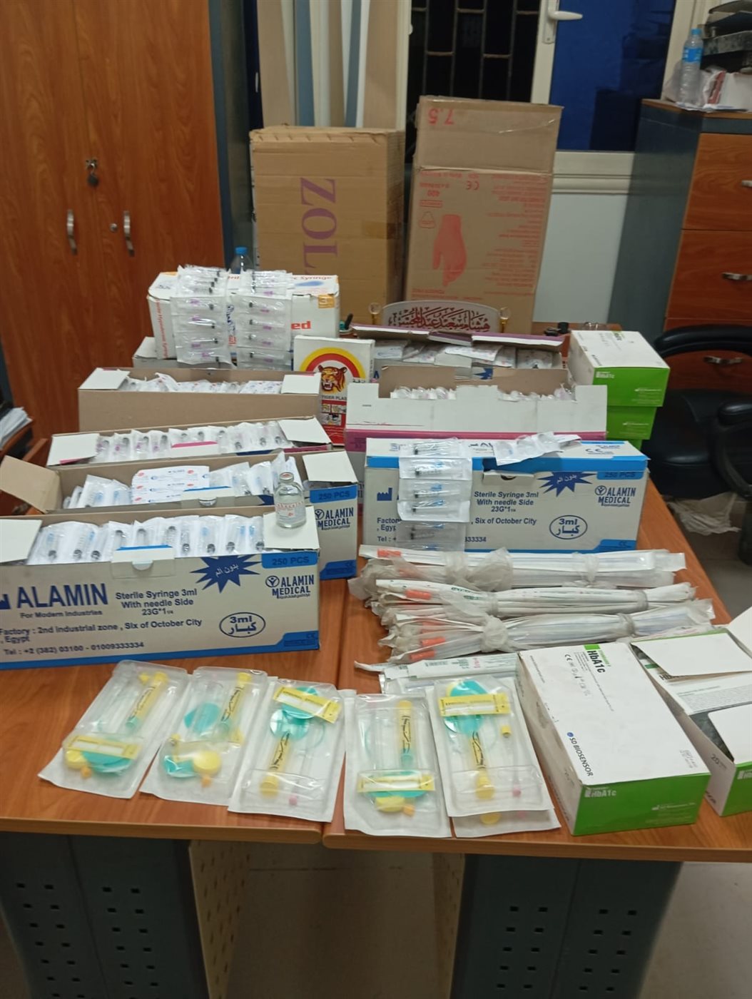 ضبط 2450 سرنجة مجهولة المصدر وأدوية مغشوشة في الفيوم