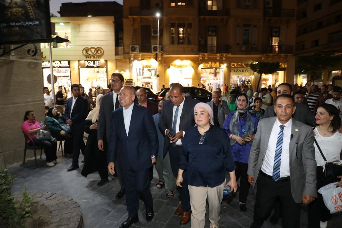 <strong>محافظ القاهرة يتفقد شارع الفن بوسط البلد&nbsp;</strong>