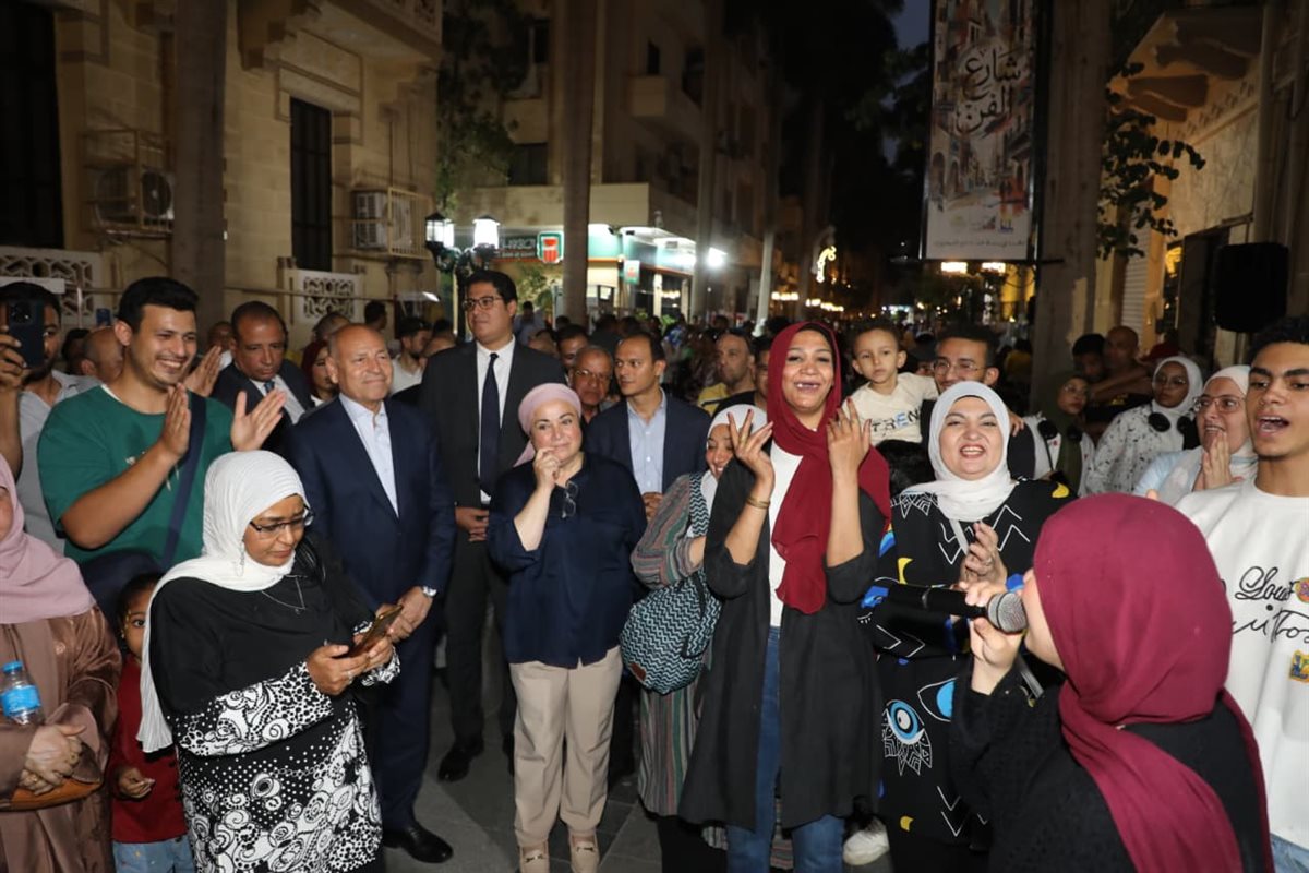 <strong>محافظ القاهرة يتفقد شارع الفن بوسط البلد&nbsp;</strong>