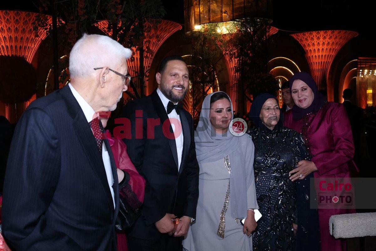 بحضور نادية الجندي وسهير جودة.. الفنان عماد زيادة يحتفل بزفاف مايا ابنة شقيقه في سفح الأهرامات
