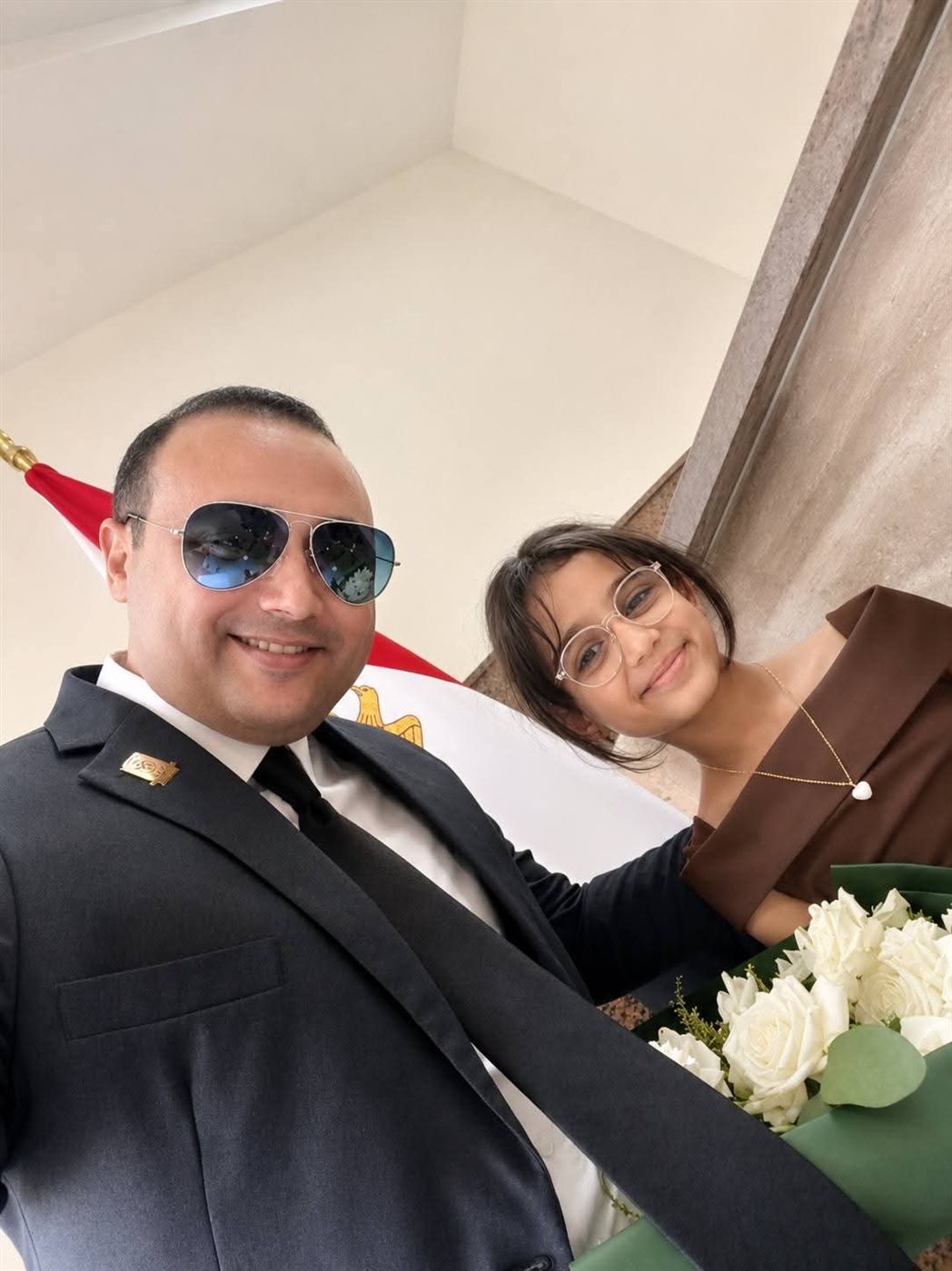 بوكية ورد من إبنة الشهيد في إفتتاح وحدة طب البياضية