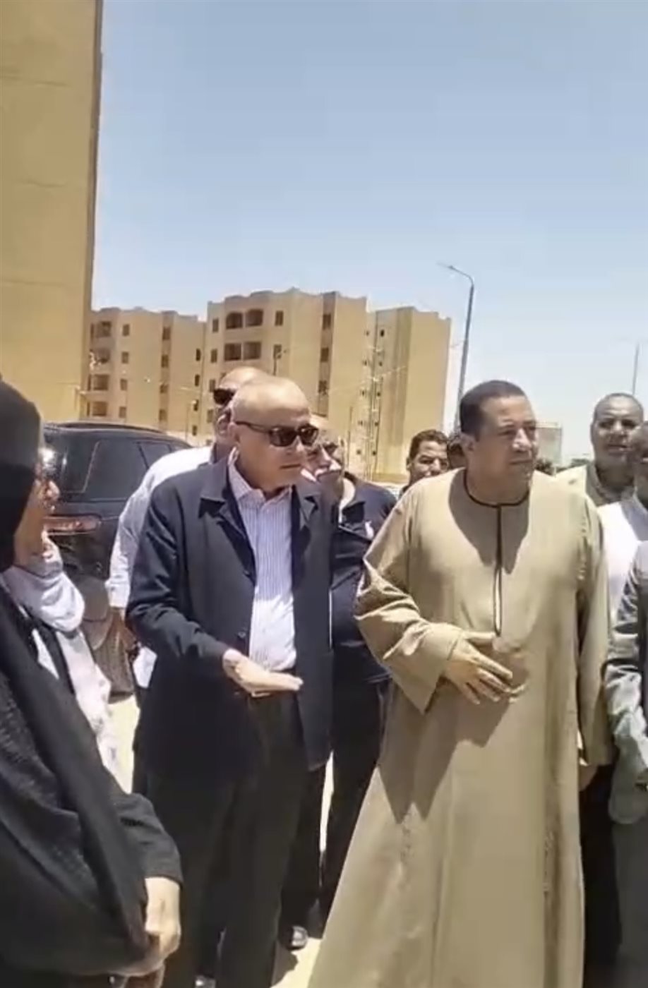 محافظ الأقصر ينفعل على الشركة المنفذة لإسكان الطود