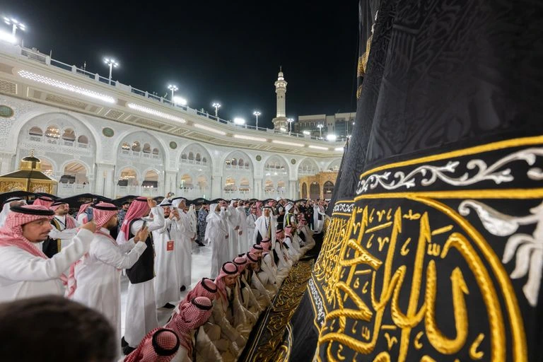 تغير كسوة الكعبة
