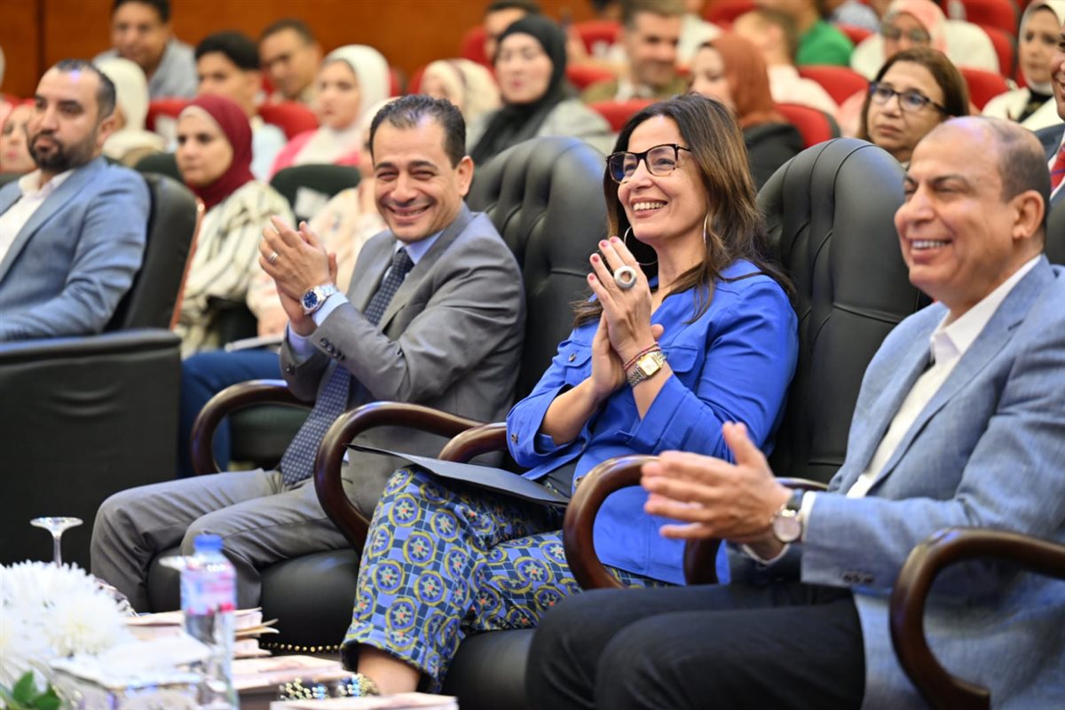 وزيرة الثقافة ومحافظ المنيا يفتتحان الملتقى الإقليمي لأدباء وسط الصعيد