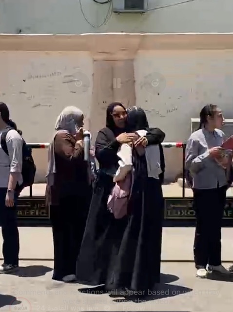 انهيار للطالبات عقب الخروج من الإمتحان