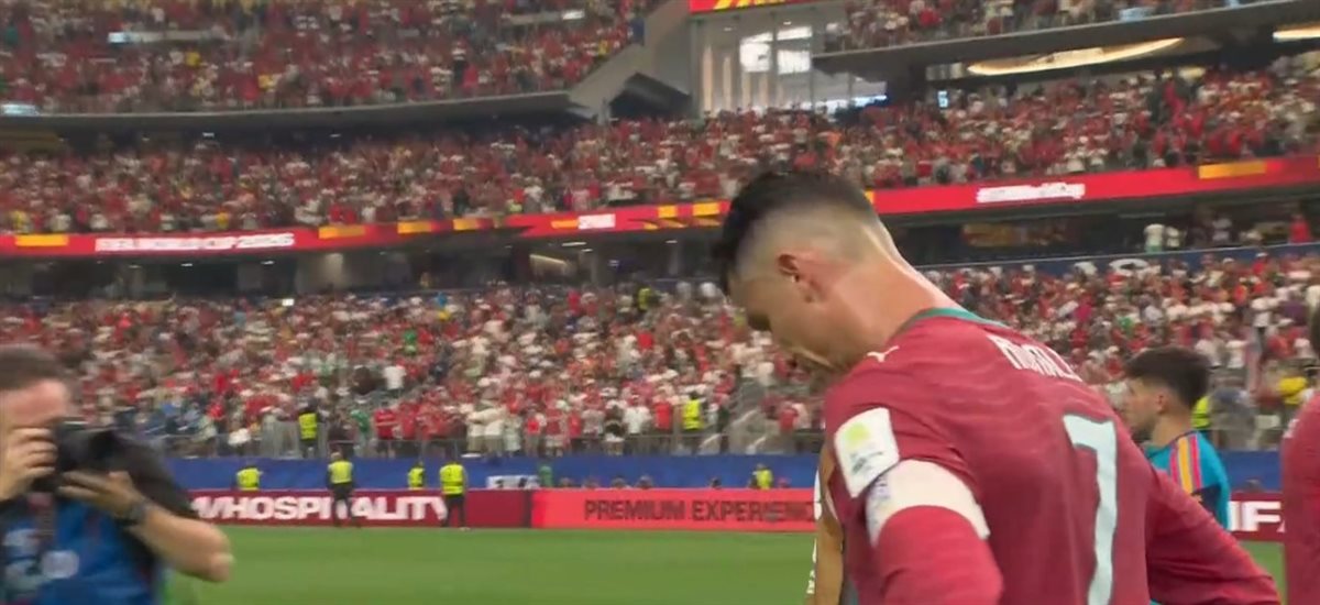 بعد ضياع حلم التتويج بكأس العالم.. بكاء كريستيانو رونالدو بعد الخروج من مونديال 2026 أمام إسبانيا في دور الـ16
