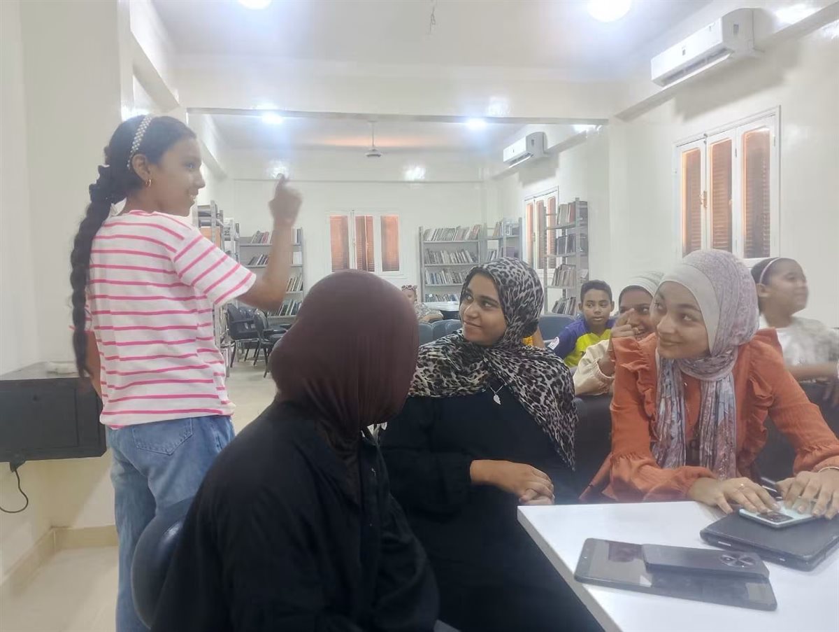 انطلاق دورة تدريبية مجانية لتعليم لغة الإشارة بمكتبة مصر العامة في إسنا