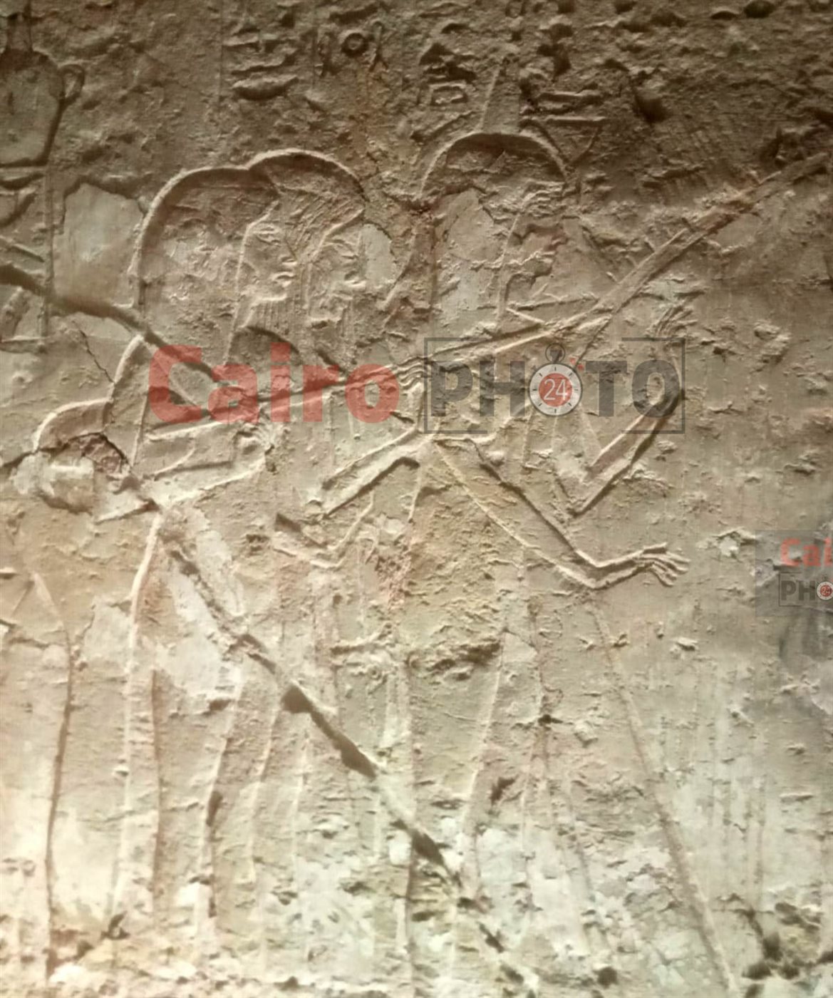 صور حصرية من داخل الـ 3 مقابر الأثرية المكتشفة حديثًا