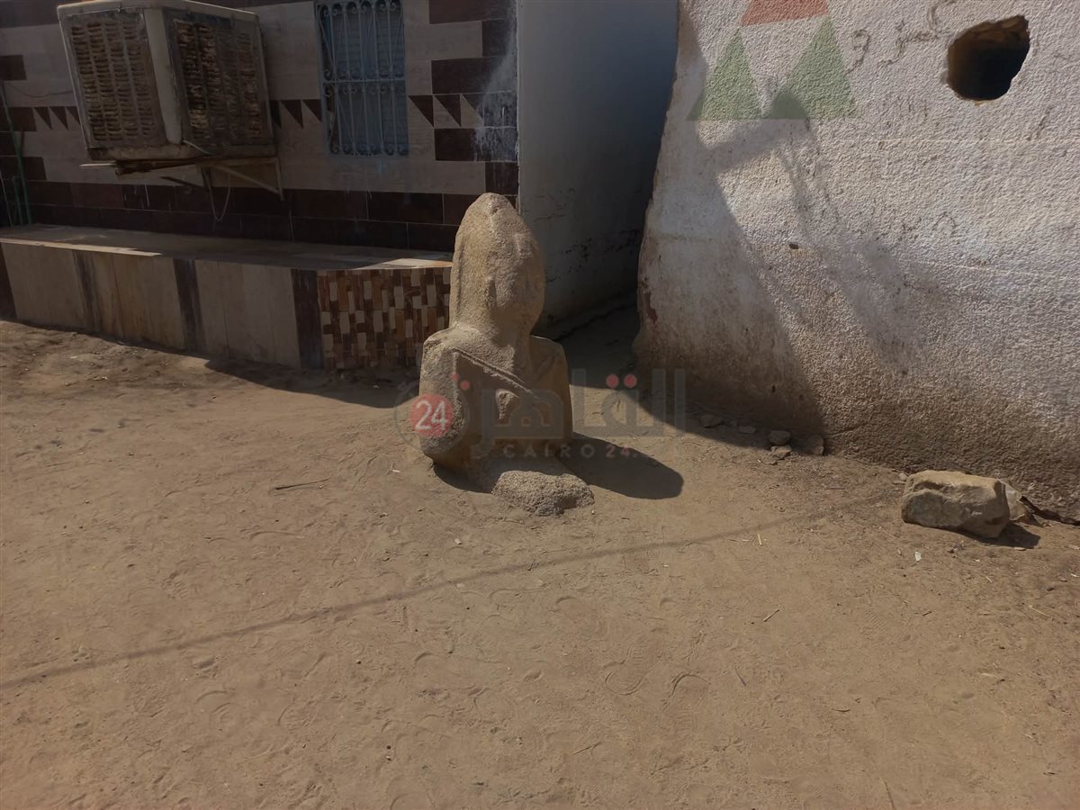 تمثال سنوسرت الأول (2)