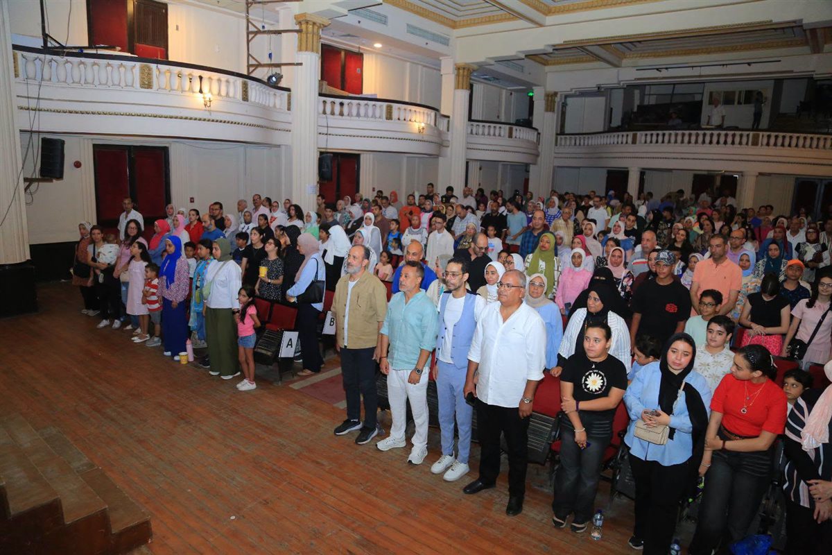 إيهاب فهمي رئيس البيت الفني للمسرح في جولة تفقدية بمسارح الإسكندرية