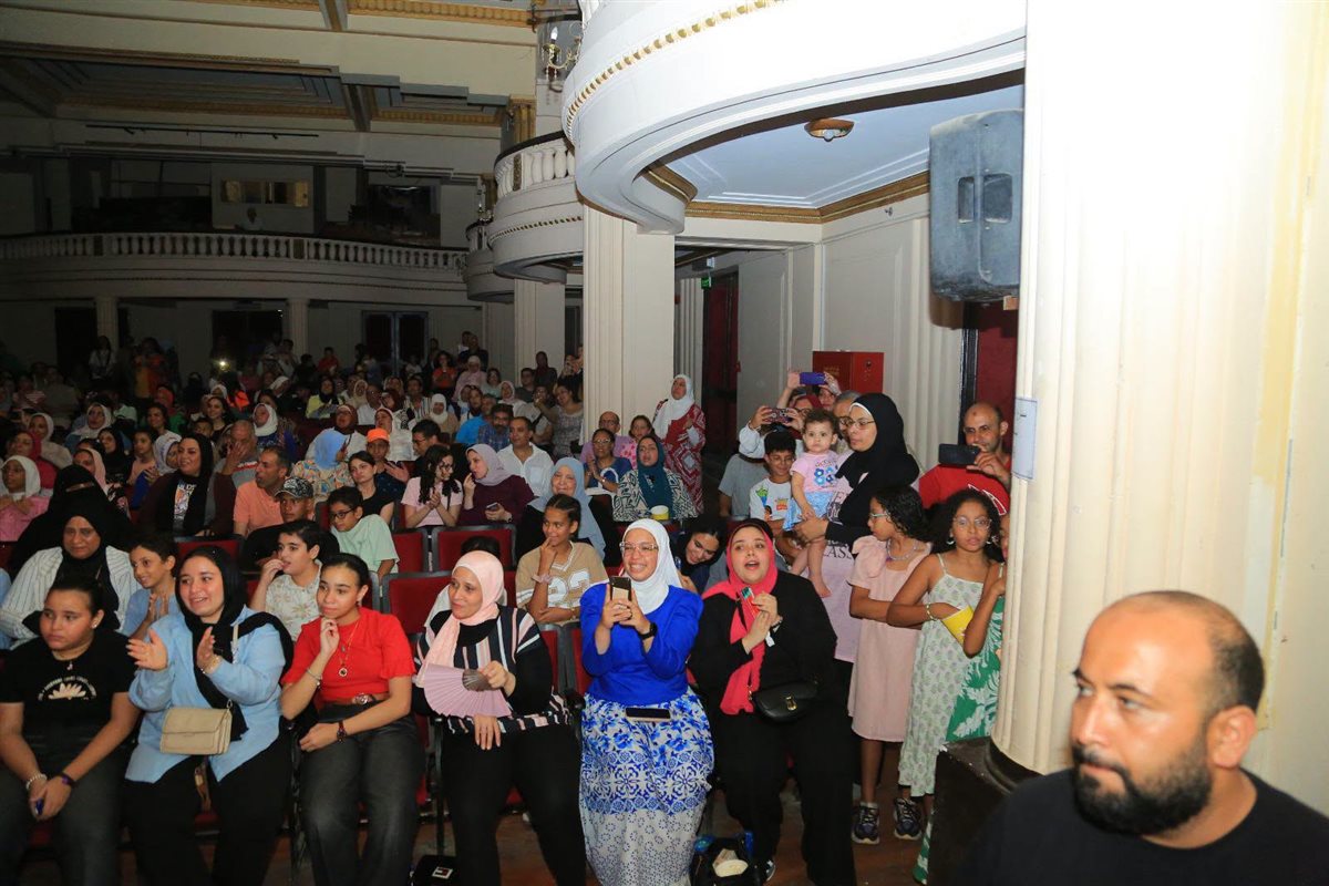 إيهاب فهمي رئيس البيت الفني للمسرح في جولة تفقدية بمسارح الإسكندرية