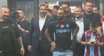 <strong>محمد صلاح يصل طرابزون</strong>