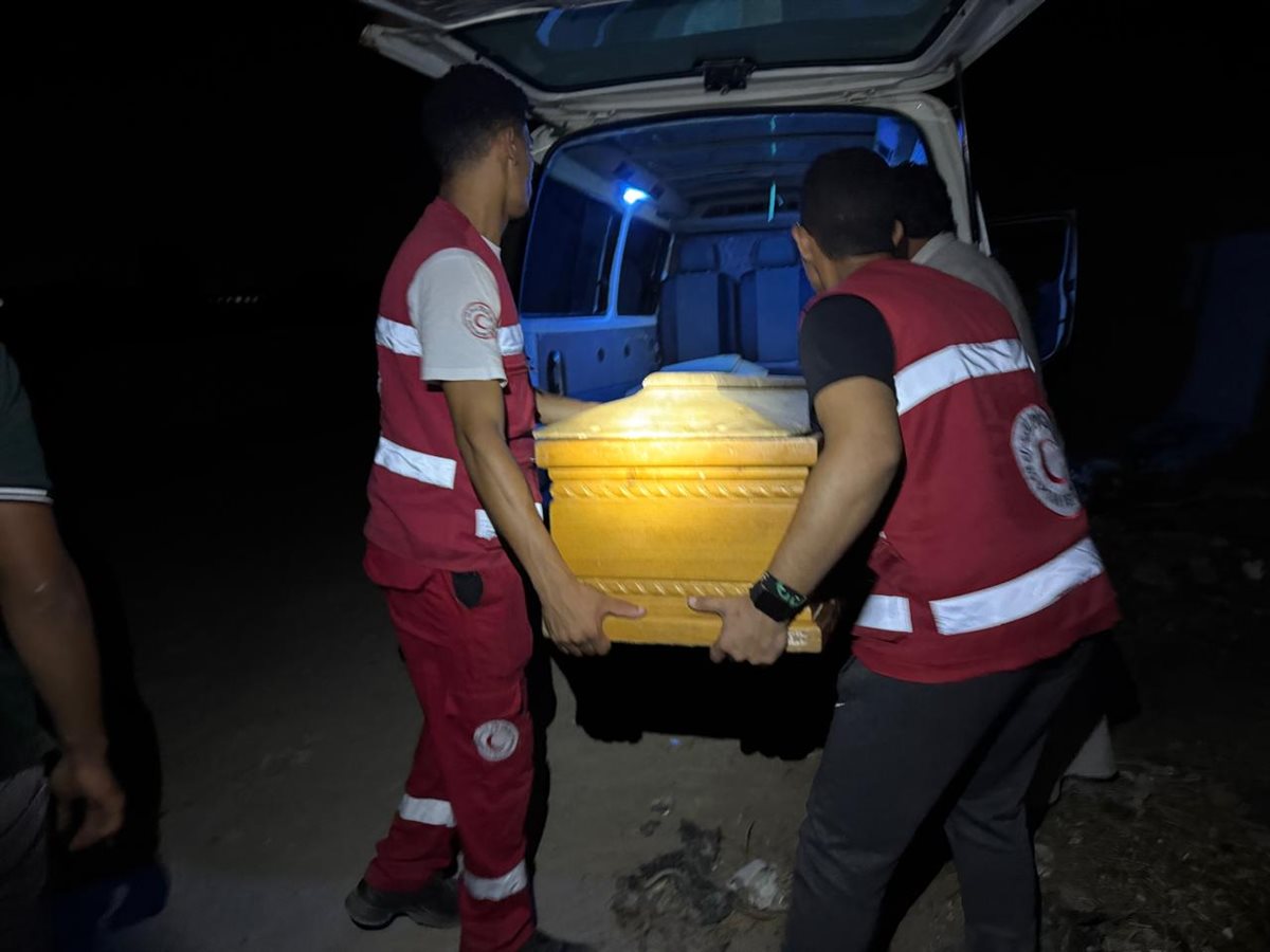 فرق الهلال الأحمر المصري تقدم الدعم لأسر ضحايا حادث تصادم سيارتي العمال بمنطقة الدواويس التابعة لمركز القصاصين