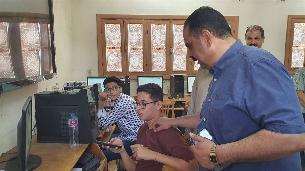 وكيل تعليم الأقصر يتابع اختبارات القبول بمدارس المتفوقين في العلوم والتكنولوجيا