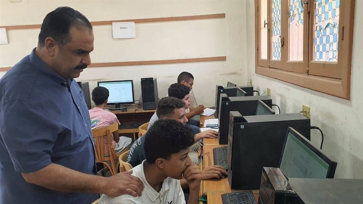 وكيل تعليم الأقصر يتابع اختبارات القبول بمدارس المتفوقين في العلوم والتكنولوجيا