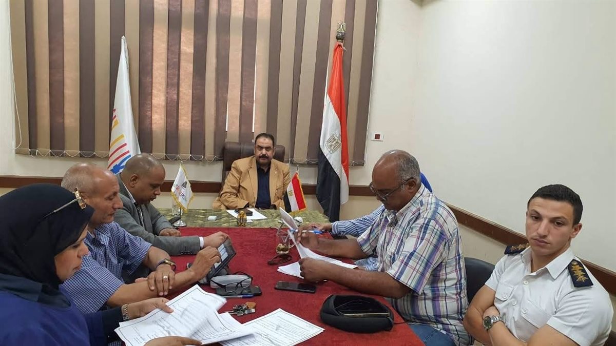 متابعة امتحانات الثانوية العامة بالأقصر من داخل غرفة