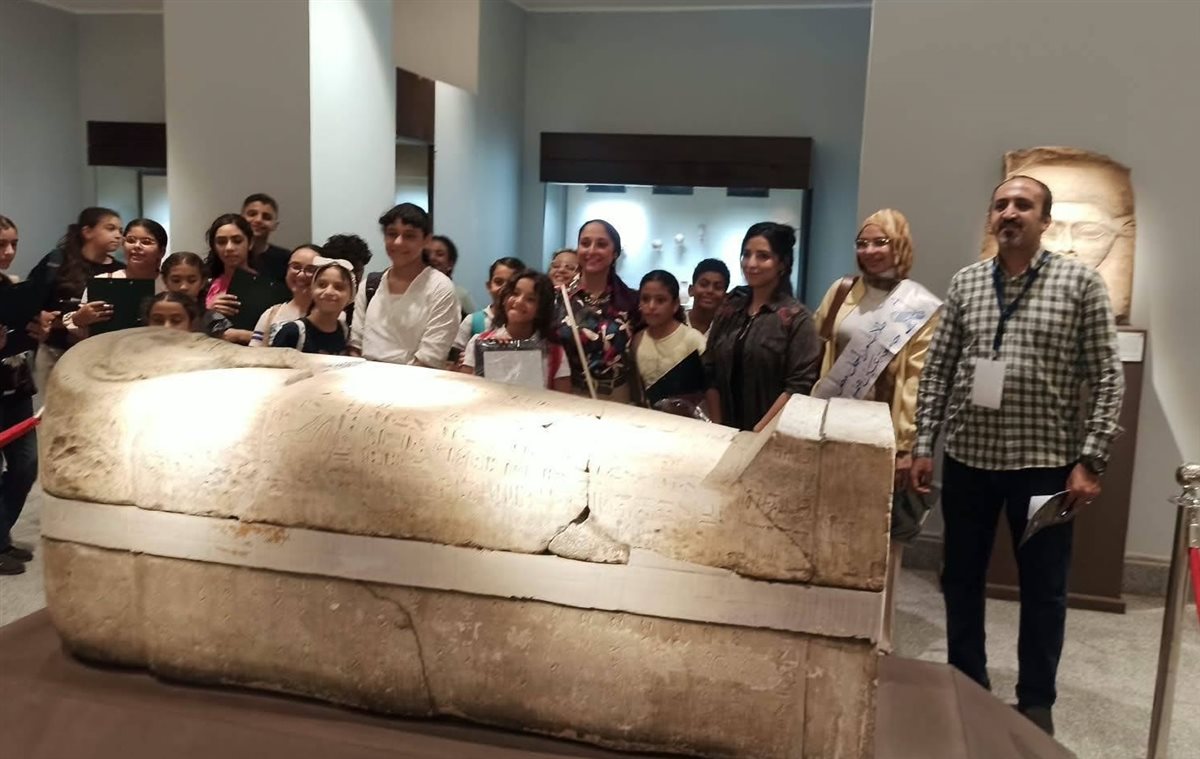 أطفال &nbsp;يخوضون تجربة أثرية تفاعلية داخل متحف الزعفران