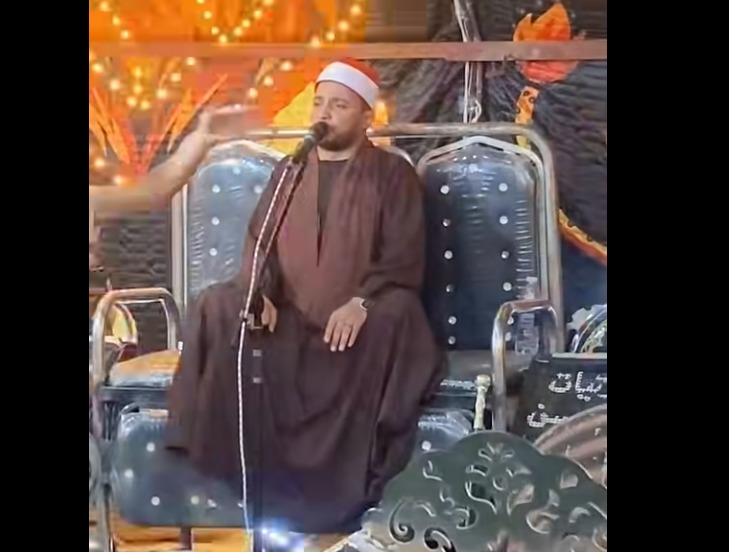ماس كهربائي يجبر أحد القراء على قطع التلاوة.. وأول تعليق من القارئ: فجأة لقيت الناس كلها بتجري&nbsp;